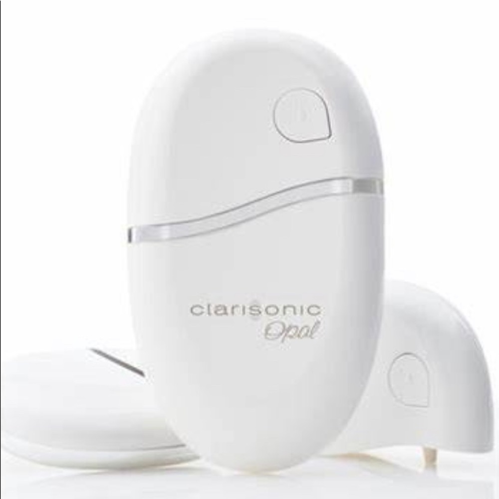 New!!! Never used!! Clarisonic Opal with full sized anti aging serum.